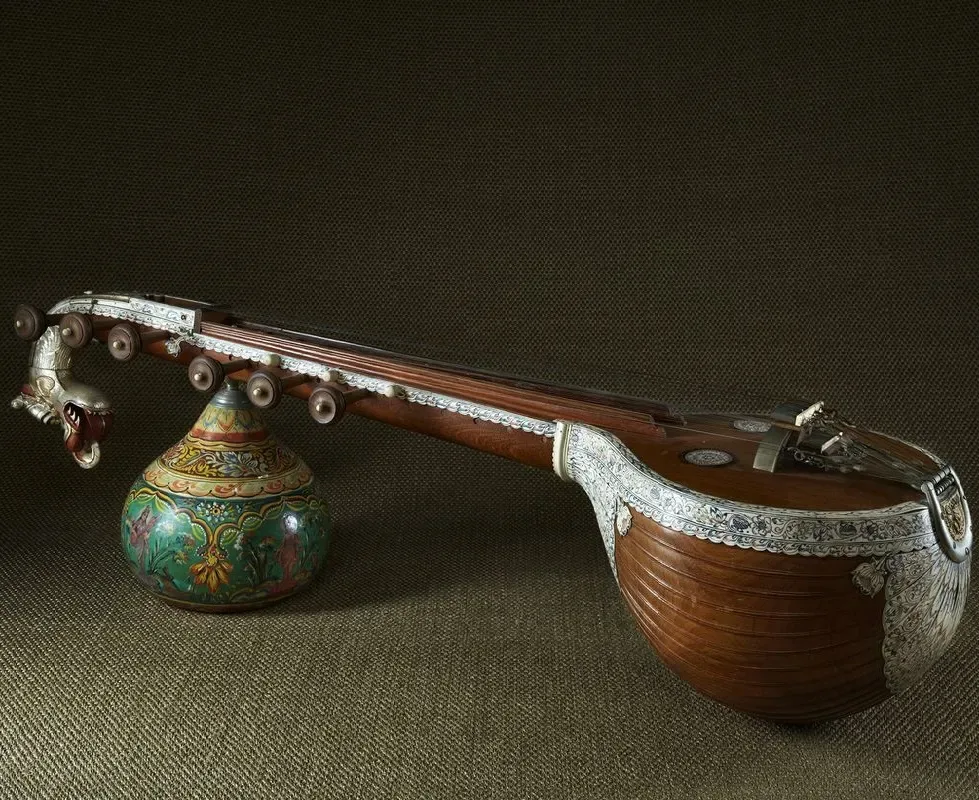 Gloss Finish Veena